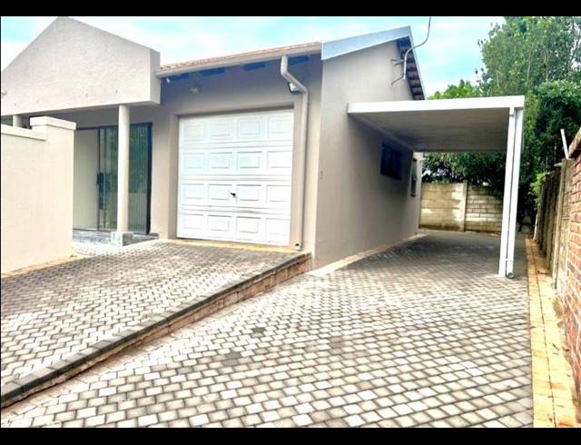 2 BEDROOM TOWNHOUSE FOR SALE IN MEER EN SEE